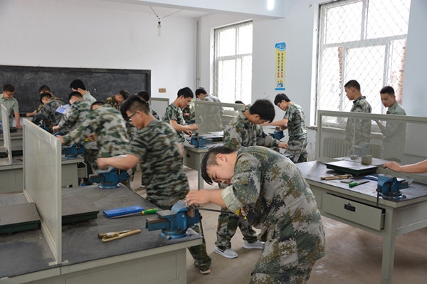 ʯ���fͨ���b��WУ�Cе�b�䌣�I